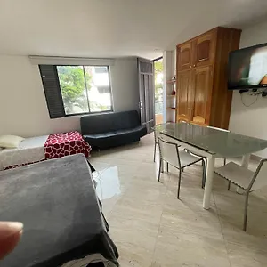 Nuevo, Moderno , Elegante Y Muy Bien Ubicado , En Laureles Medellín
